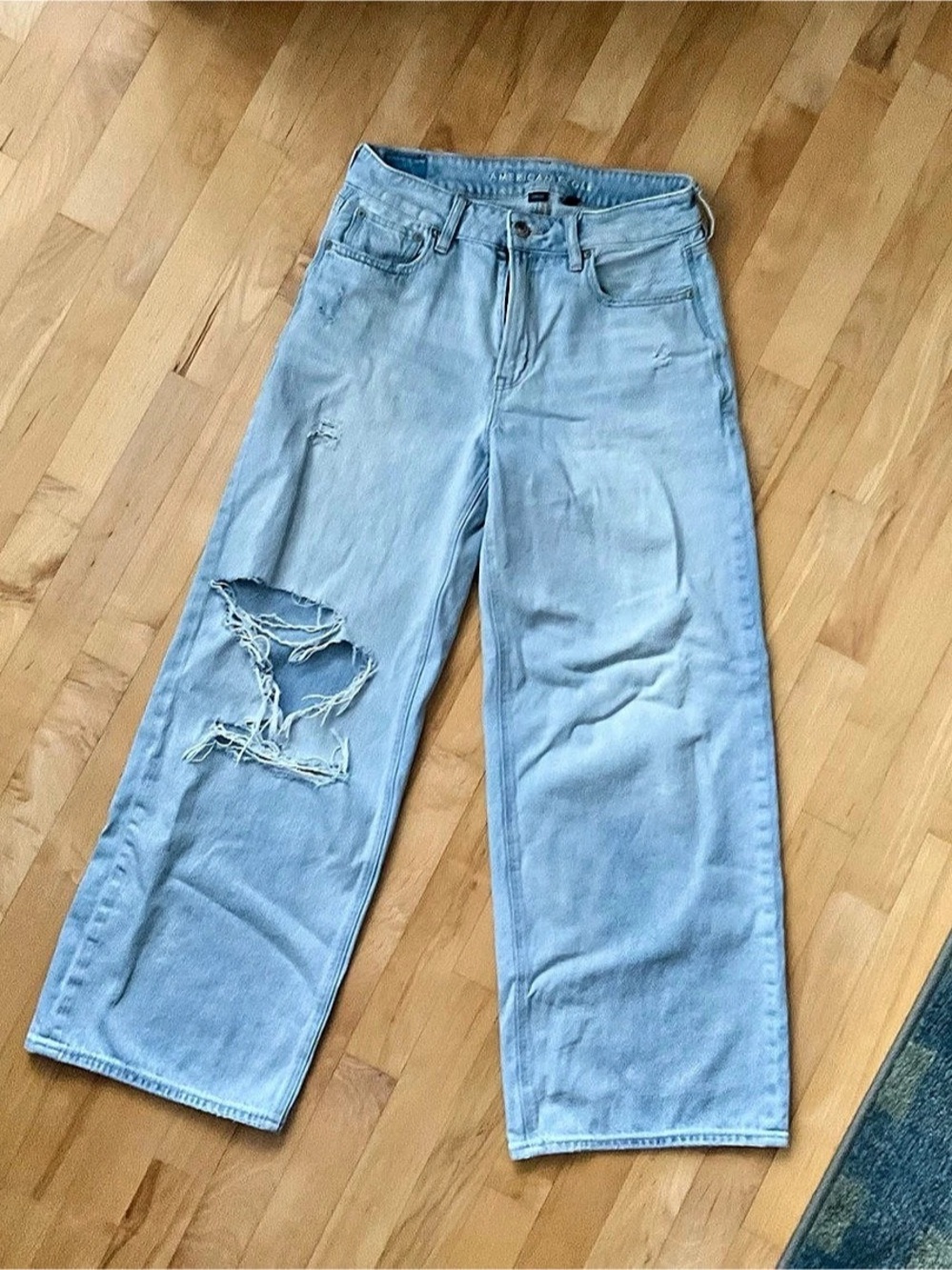 American Eagle Super High-Rise Baggy Wide Leg Ankle Jean Jeans Blue Size 2